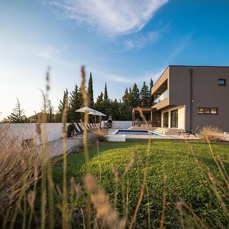 Royal Promons - Heated Pool Βίλα Starigrad Paklenica Εξωτερικό φωτογραφία