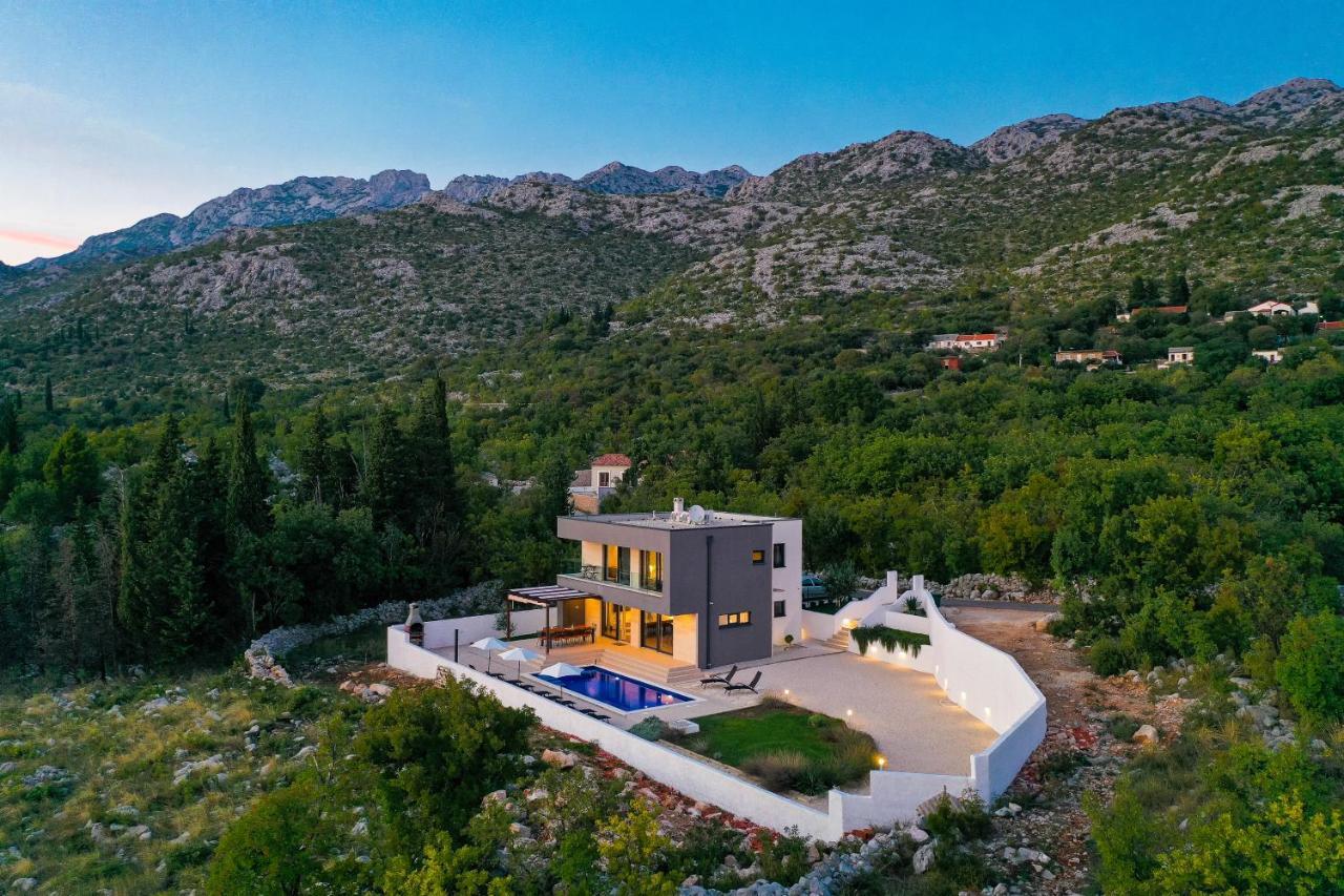 Royal Promons - Heated Pool Βίλα Starigrad Paklenica Εξωτερικό φωτογραφία