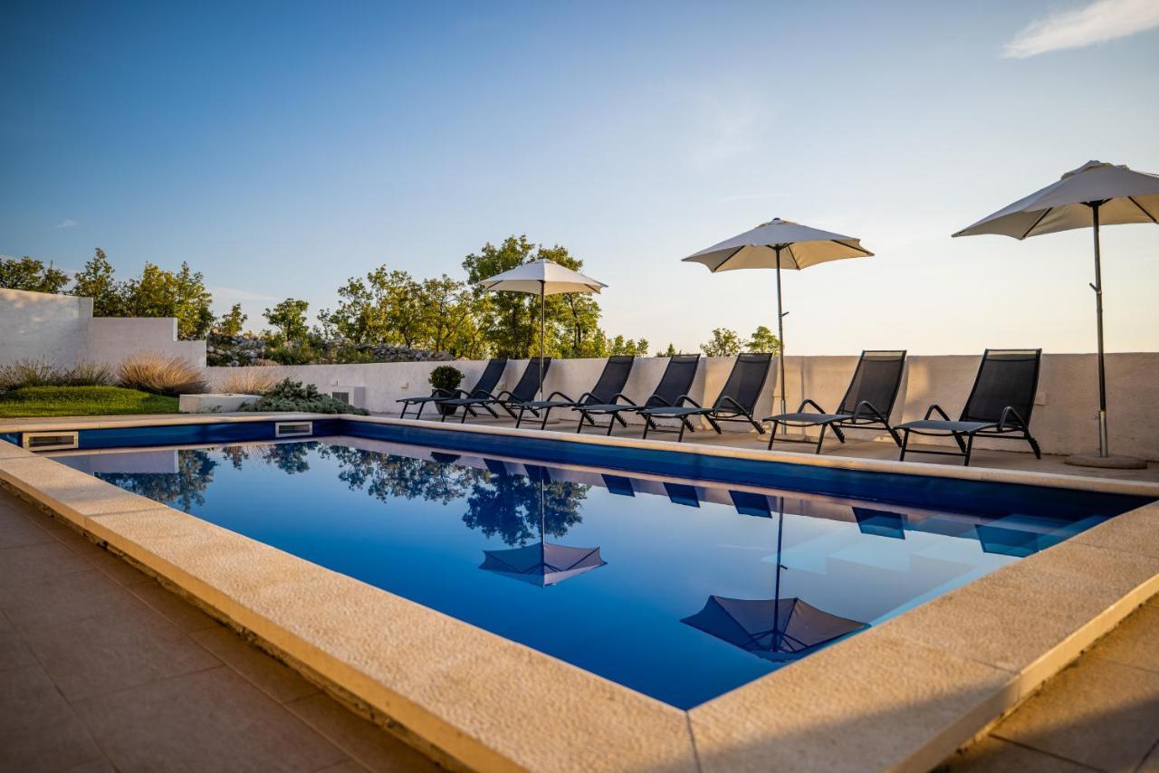 Royal Promons - Heated Pool Βίλα Starigrad Paklenica Εξωτερικό φωτογραφία