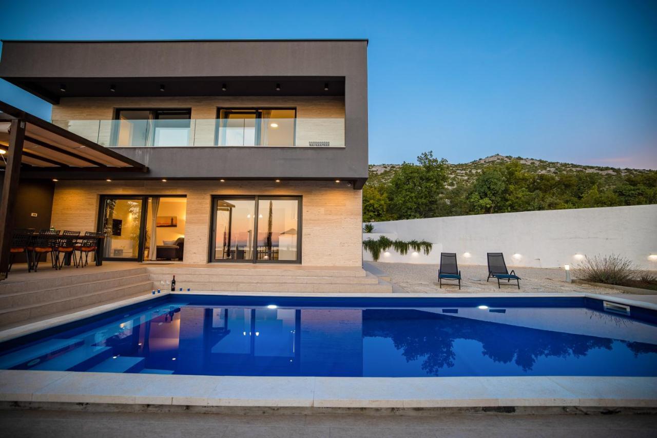 Royal Promons - Heated Pool Βίλα Starigrad Paklenica Εξωτερικό φωτογραφία